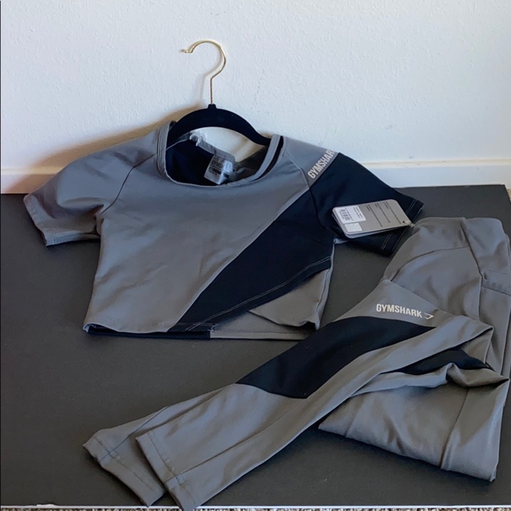 Gymshark Crop top and Leggings (SET)
